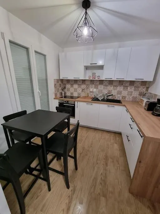 Maison Chaleureuse Villepinte  Holiday home